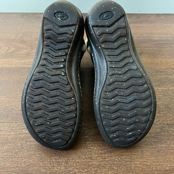 UGG Caspia Black Leather Lace Up Ankle Boots - Picture 12 of 12